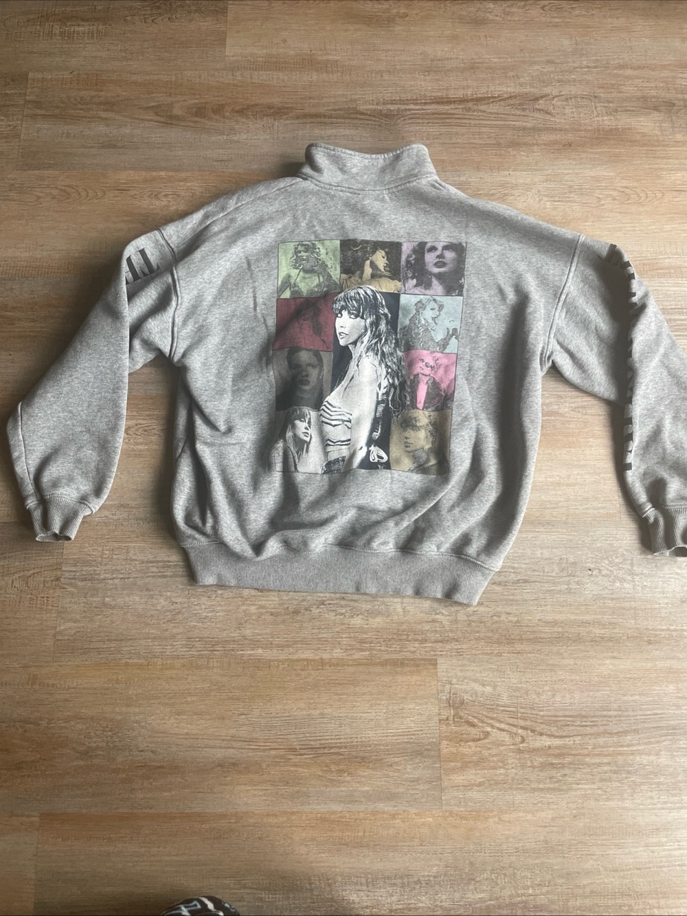 Taylor Swift The Eras Tour Official Sweatshirt Womens S 1/4 Zip Pullover Gray
